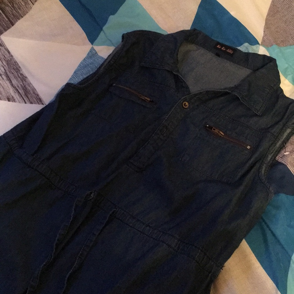 Sleeveless blue denim dress